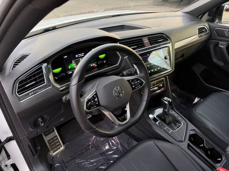 2023 Volkswagen Tiguan SE R-Line Black