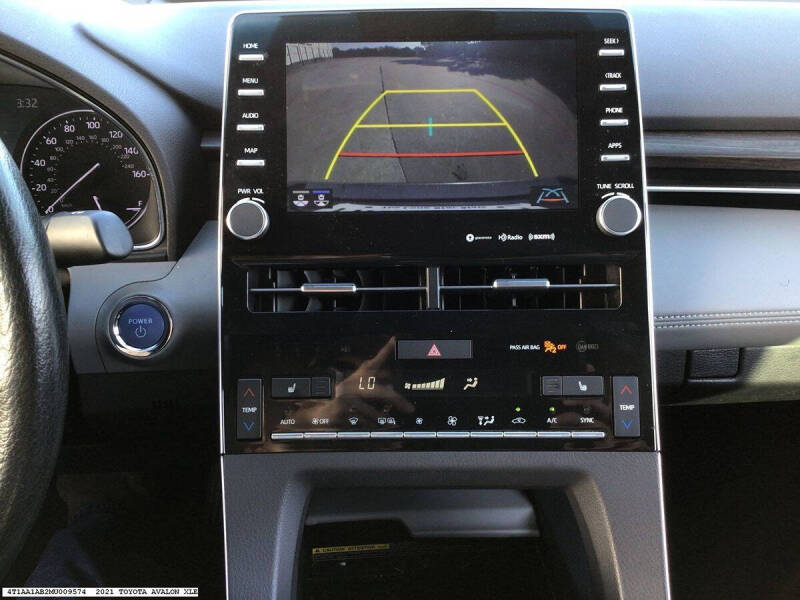 2021 Toyota Avalon Hybrid XLE