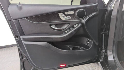 2021 Mercedes-Benz GLC GLC 300