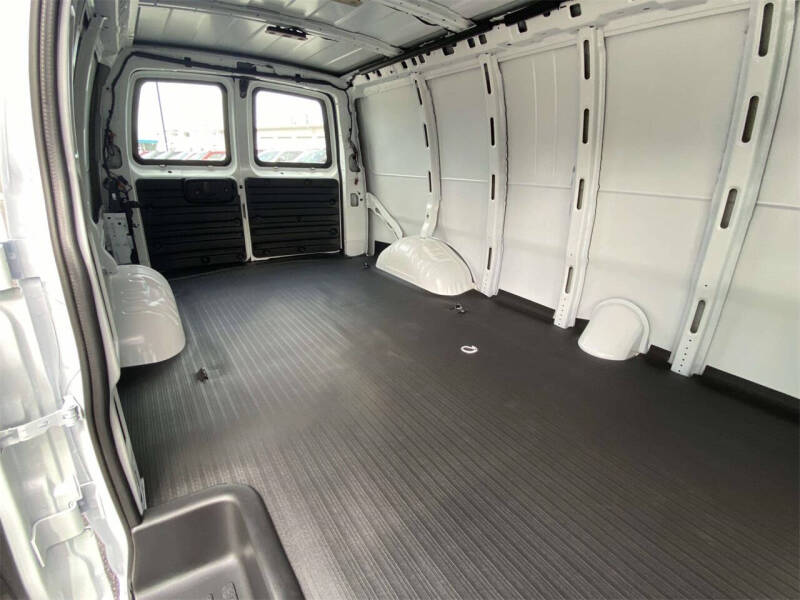 2025 Chevrolet Express 3500