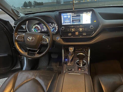 2021 Toyota Highlander Hybrid Platinum
