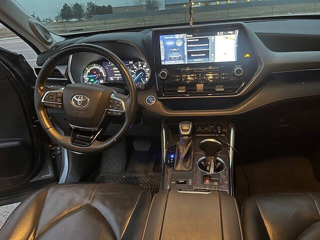 2021 Toyota Highlander Hybrid Platinum