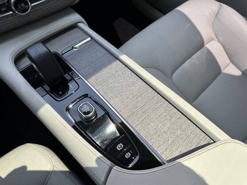 2023 Volvo XC90 B6 Plus Bright Theme 6P