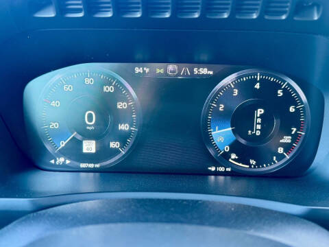 2020 Volvo XC90 T6 Momentum 6-Passenger