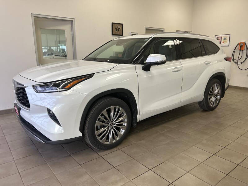 2023 Toyota Highlander for sale at DAN PORTER MOTORS in Dickinson ND