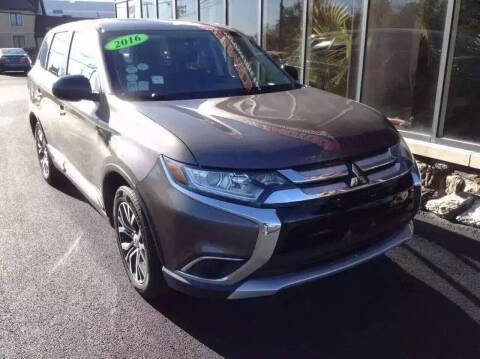 2016 Mitsubishi Outlander ES