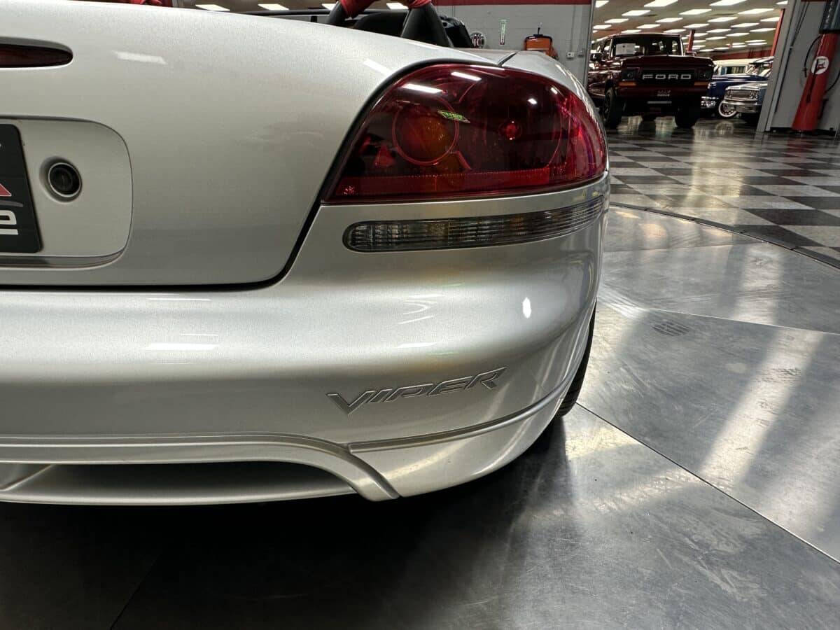 2005 Dodge Viper 58
