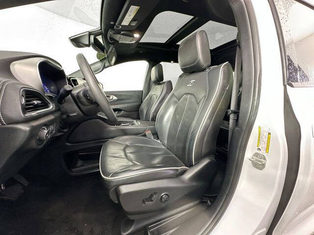 2024 Chrysler Pacifica Plug-In Hybrid Select