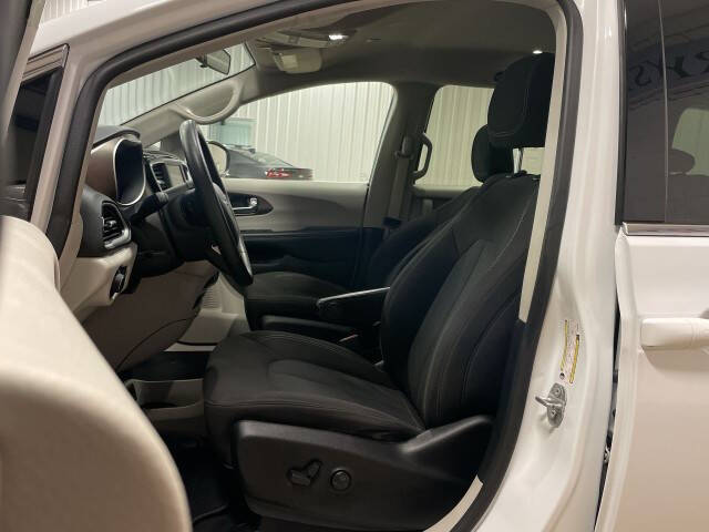 2021 Chrysler Voyager LX