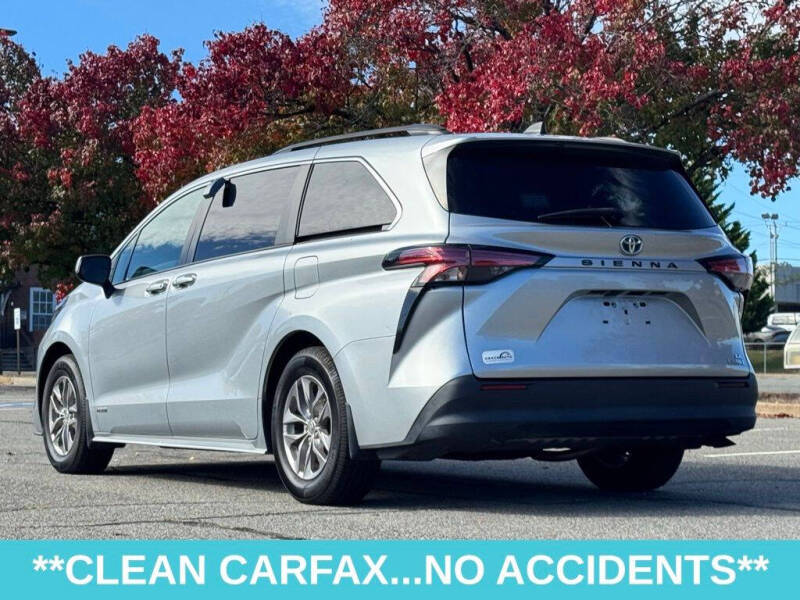 2021 Toyota Sienna LE 8-Passenger