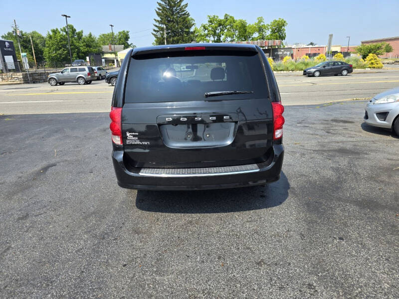 2016 Dodge Grand Caravan SE Plus photo 6