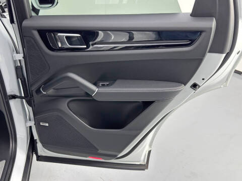 2023 Porsche Cayenne Platinum Edition