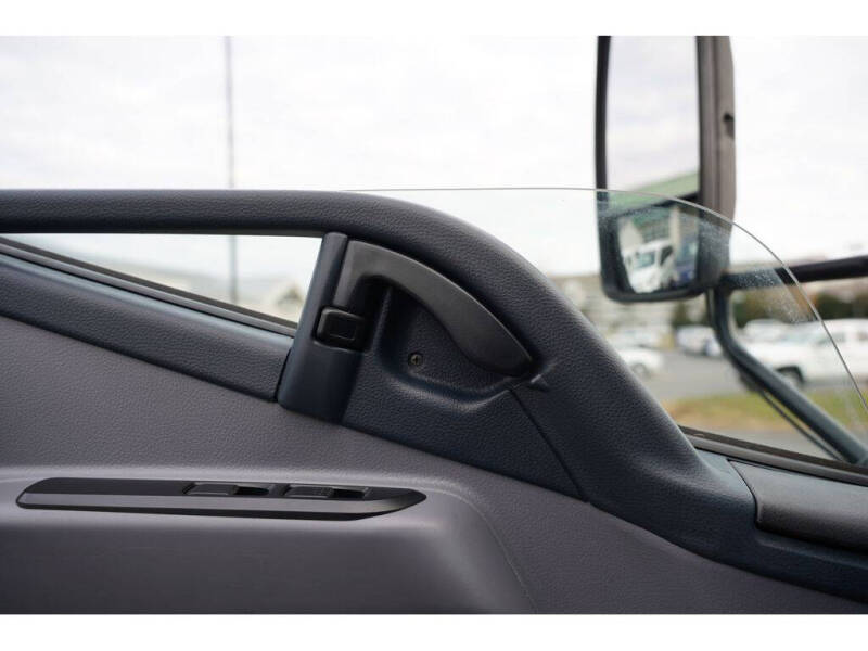 2015 Mitsubishi Fuso FE180