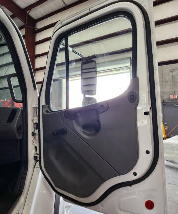 2017 Freightliner M2 106