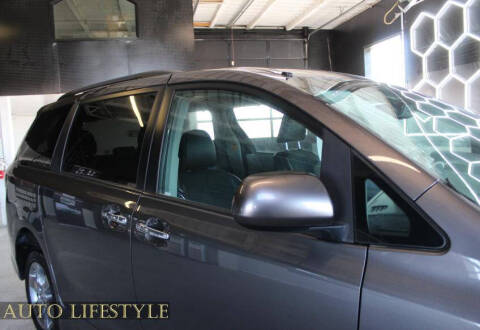 2013 Toyota Sienna SE 8-Passenger