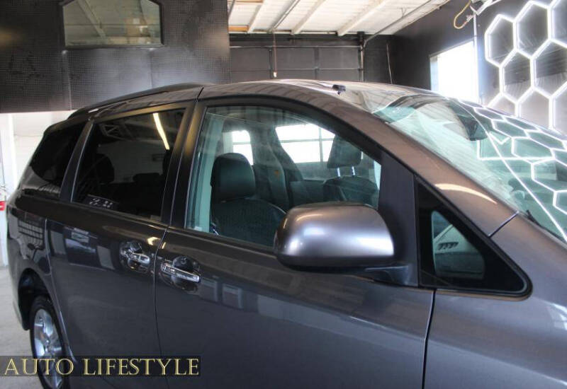 2013 Toyota Sienna SE 8-Passenger