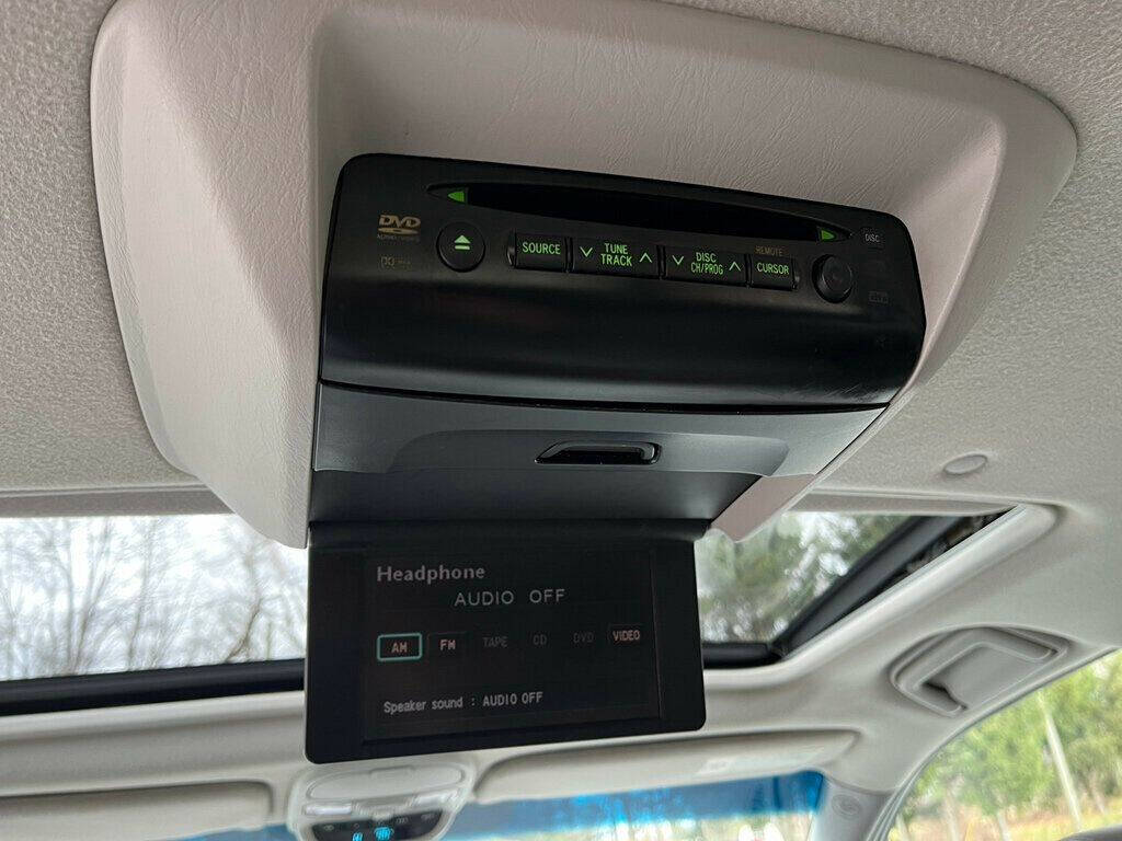 2004 Toyota Sienna 39