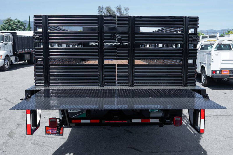 2019 Freightliner M2 106