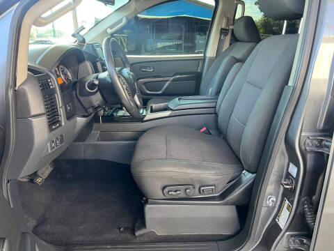 2015 Nissan Titan SV