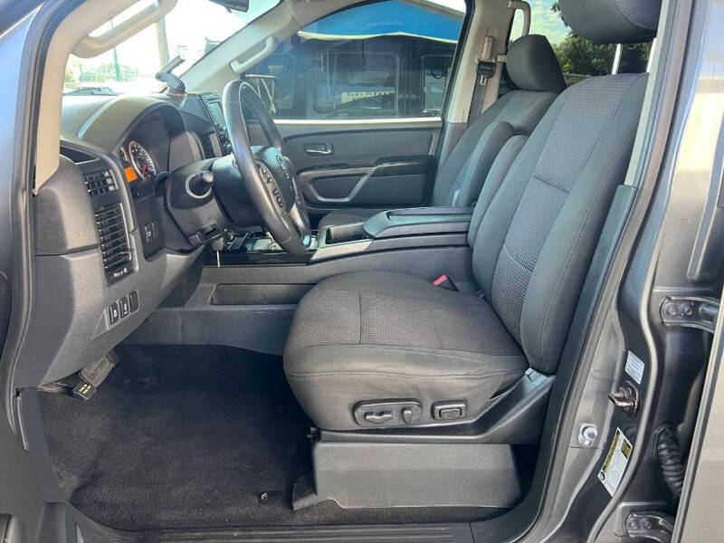 2015 Nissan Titan SV