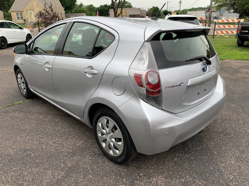 2014 Toyota Prius c Two