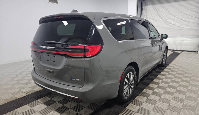 2022 Chrysler Pacifica Hybrid Touring L