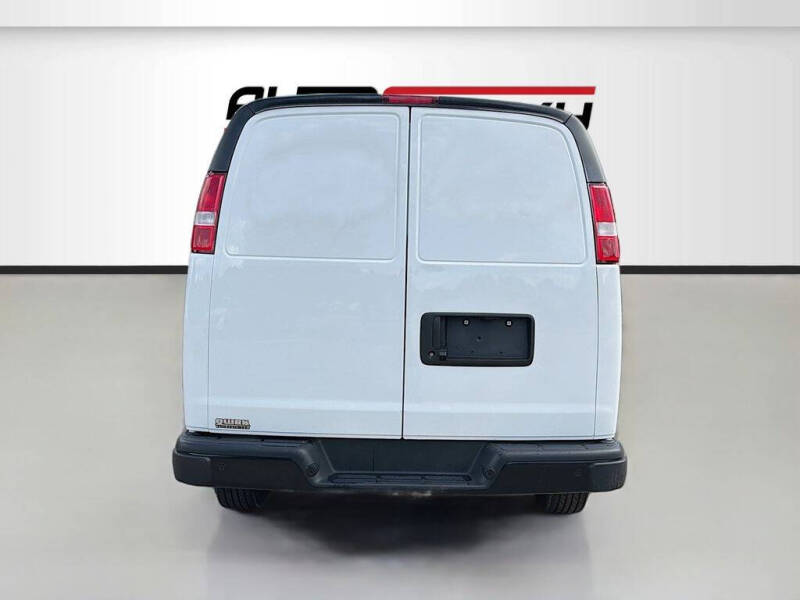 2025 Chevrolet Express 2500