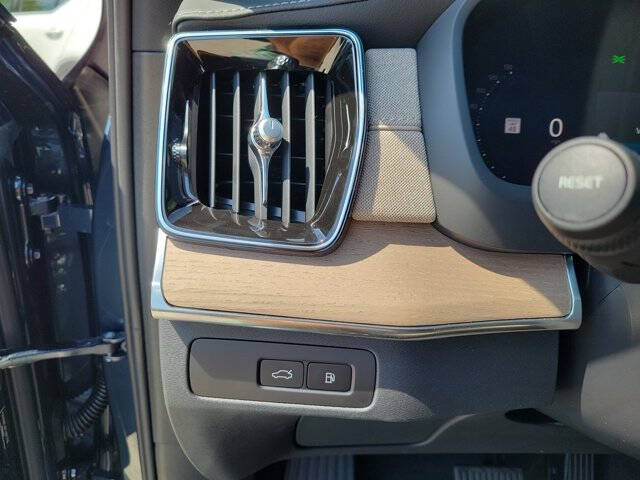 2026 Volvo XC90 T8 Core