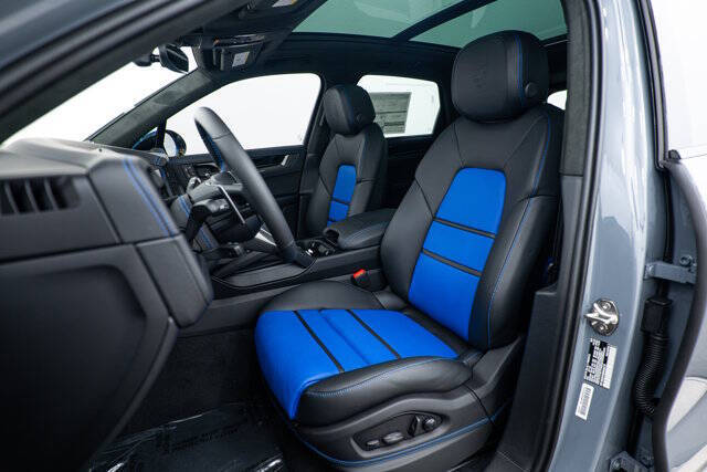 2025 Porsche Cayenne GTS