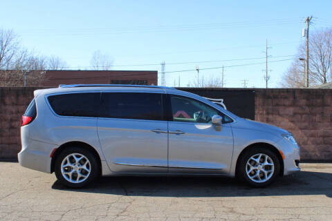 2017 Chrysler Pacifica Touring-L Plus