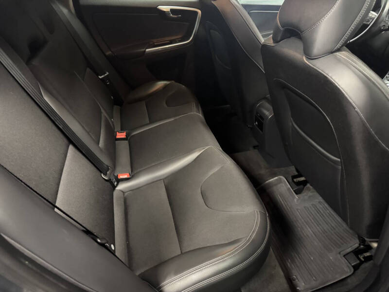 2017 Volvo XC60 T5 Dynamic