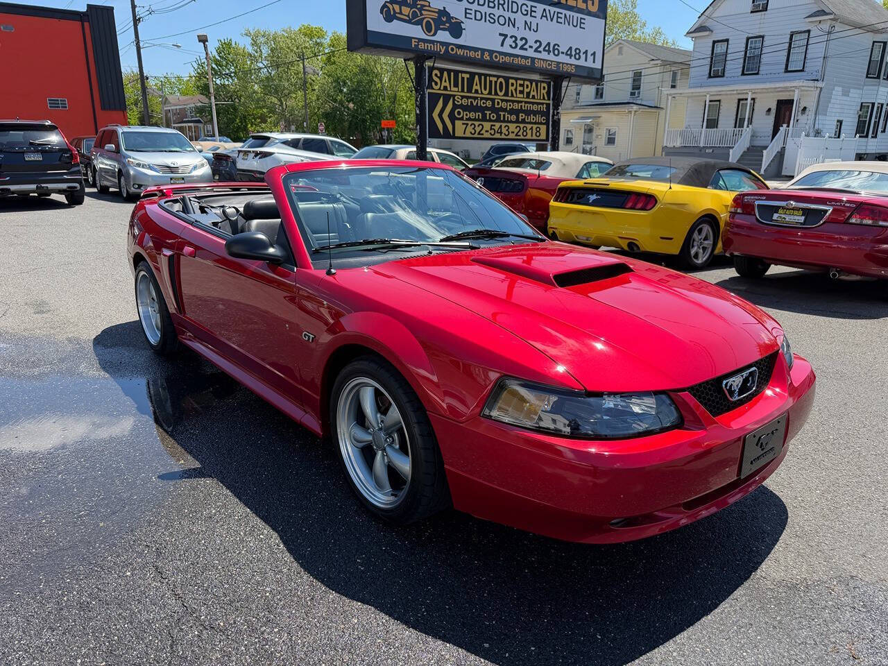 2001 Ford Mustang 24