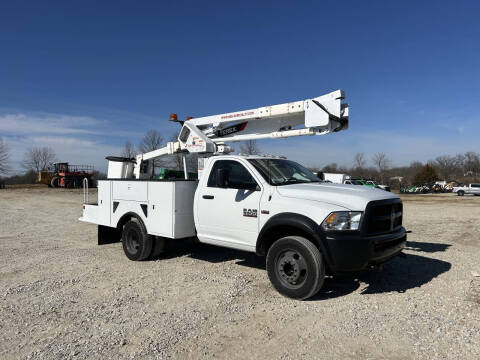 2016 RAM 5500 4WD W/Articulating Bucket