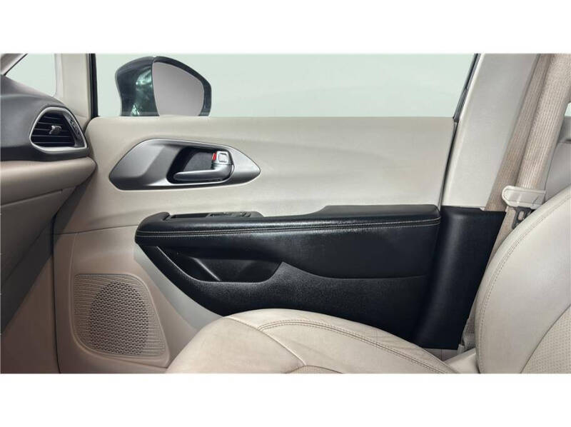 2021 Chrysler Pacifica Touring L