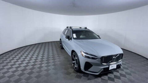 2025 Volvo XC60 B5 Ultra Dark Theme