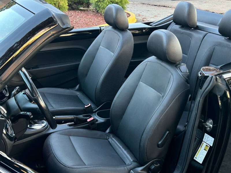 2013 Volkswagen Beetle Convertible 2.5L 50s Edition