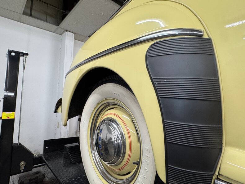1947 Ford Super Deluxe