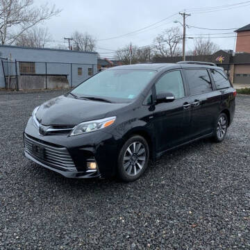 2019 Toyota Sienna for sale at Coast to Coast Imports in Fishers IN