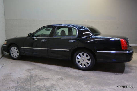 2005 Lincoln Town Car Signature Limited