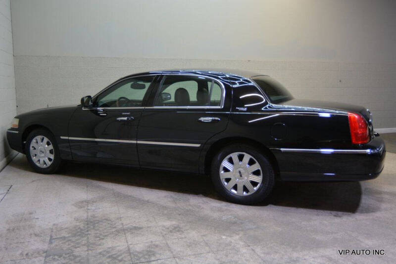 2005 Lincoln Town Car Signature Limited