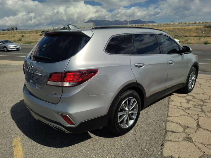 2017 Hyundai Santa Fe SE