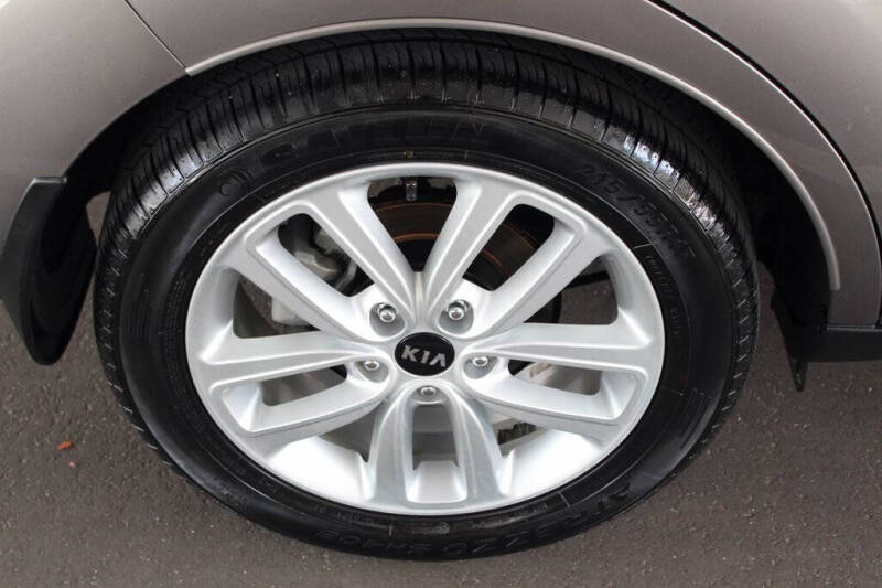 2017 Kia Soul +
