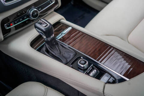 2018 Volvo XC90 T6 Momentum