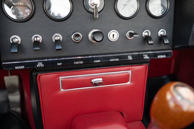 1966 Jaguar E-Type 18
