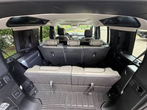 2020 Land Rover Defender 110 SE