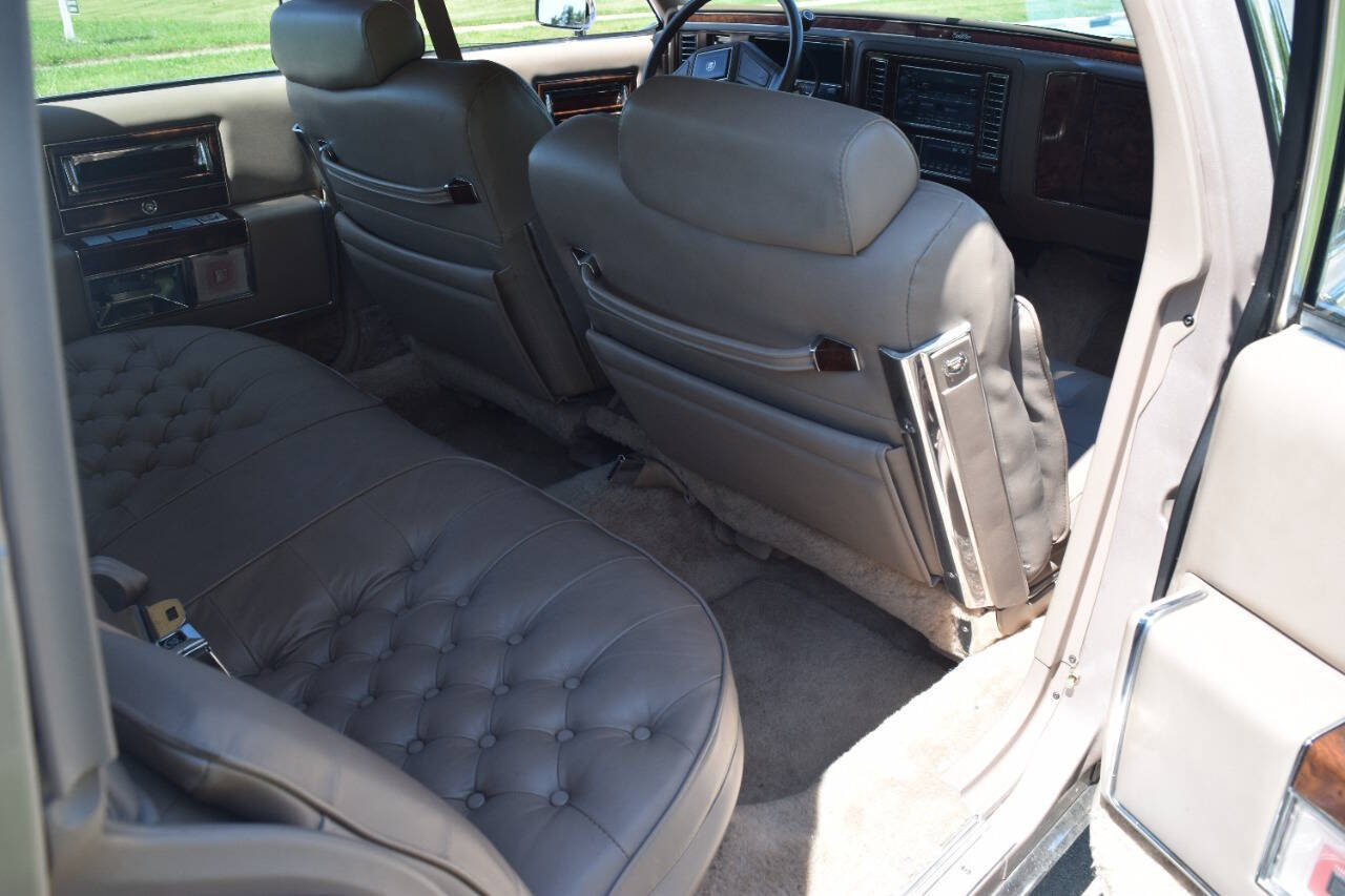 1991 Cadillac Brougham 161