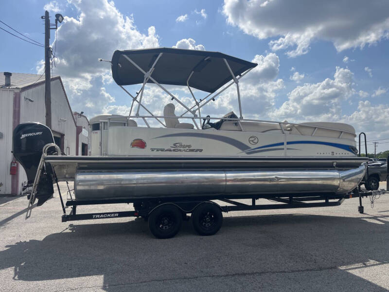 2011 Sun Tracker Regency Party Barge 22