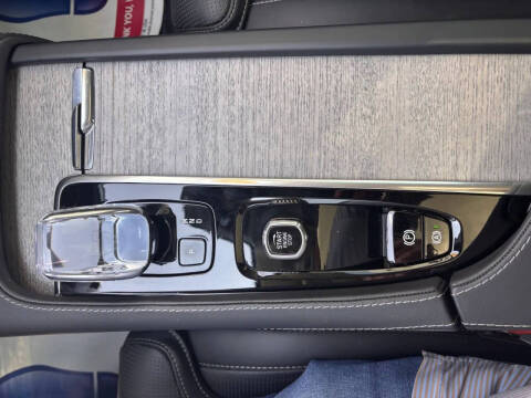 2024 Volvo XC90 B6 Ultimate Bright Theme 7P