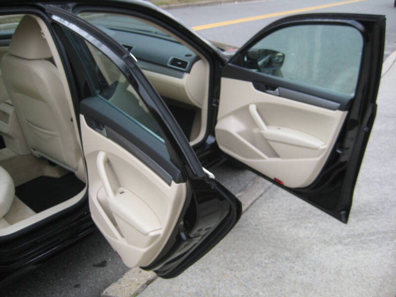 2015 Volkswagen Passat 1.8T Limited Edition