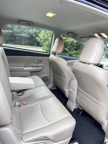 2013 Toyota Prius v Five